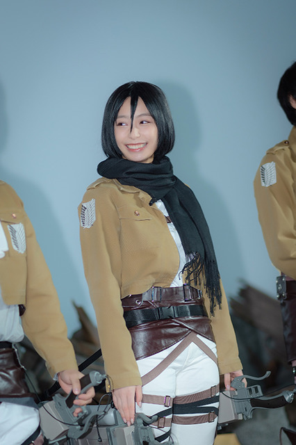 宇垣美里、「進撃の巨人」ミカサのコスプレ姿披露！ ミニ巨人を駆逐する一幕も【写真42枚】