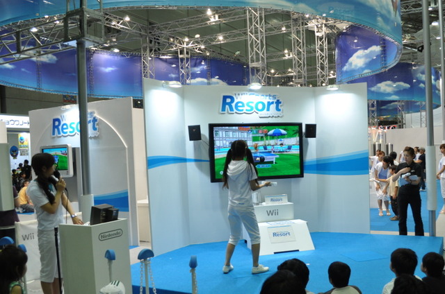 【WHF 2009夏】『Wii Sports Resort』一色の任天堂ブース・・・ブルーのリモコンも確認！