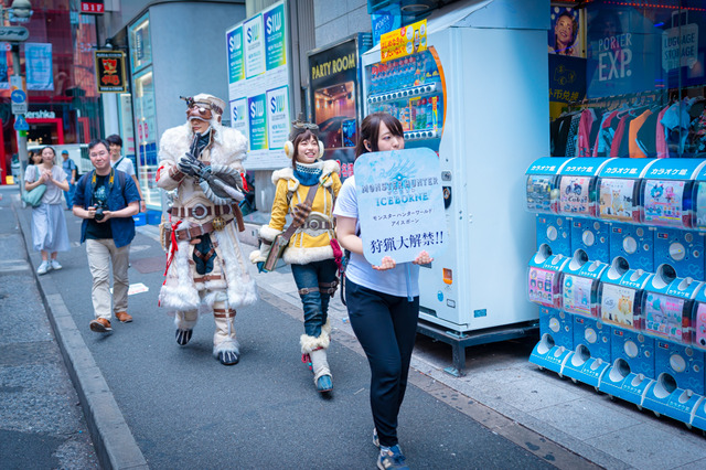 『モンスターハンターワールド：アイスボーン』狩猟解禁！渋谷に現れた受付嬢の笑顔にさっそく狩られた【写真38枚】