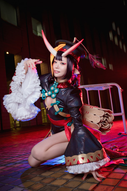 【コスプレ】人気レイヤー五木あきら、どっちのハロコスが好き？ シスター＆キョンシー姿に注目【写真39枚】