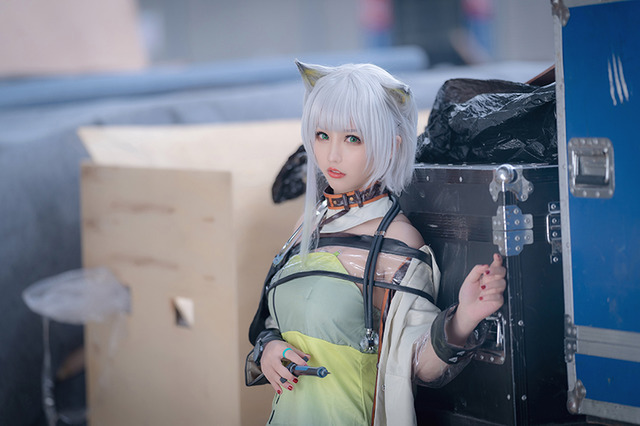 【コスプレ】吸い込まれそうな透明感…！ 中国人気レイヤー・洛洛子「アークナイツ」ケルシーコス【写真32枚】