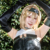 【コスプレ】脇チラポーズにドキッ！『NIKKE』レッドシューズが美しいS字カーブと太ももで見る者を魅了する【写真7枚】