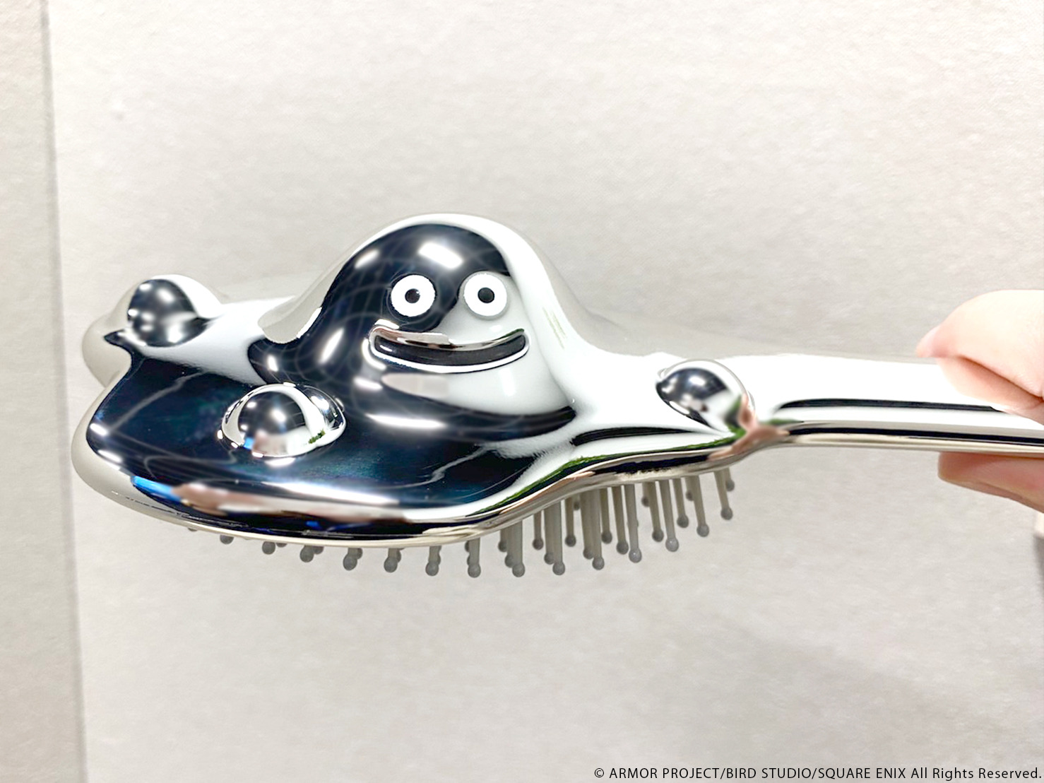 スマイルスライム コスメ＆ビューティー はぐれメタルのヘアブラシ