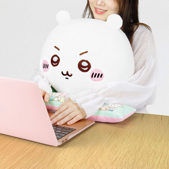 ンショ!!ちいかわと一緒に頑張れるPCクッションが登場！キリッと