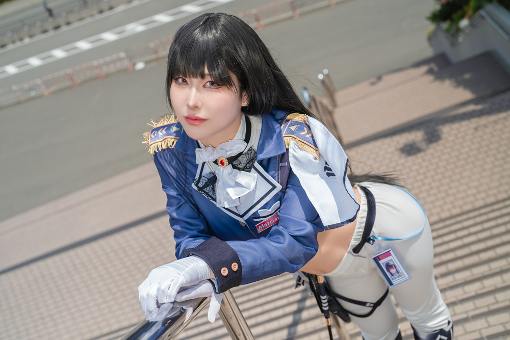コスプレ】『NIKKE』マルチャーナのミリタリー風衣装をビシッと