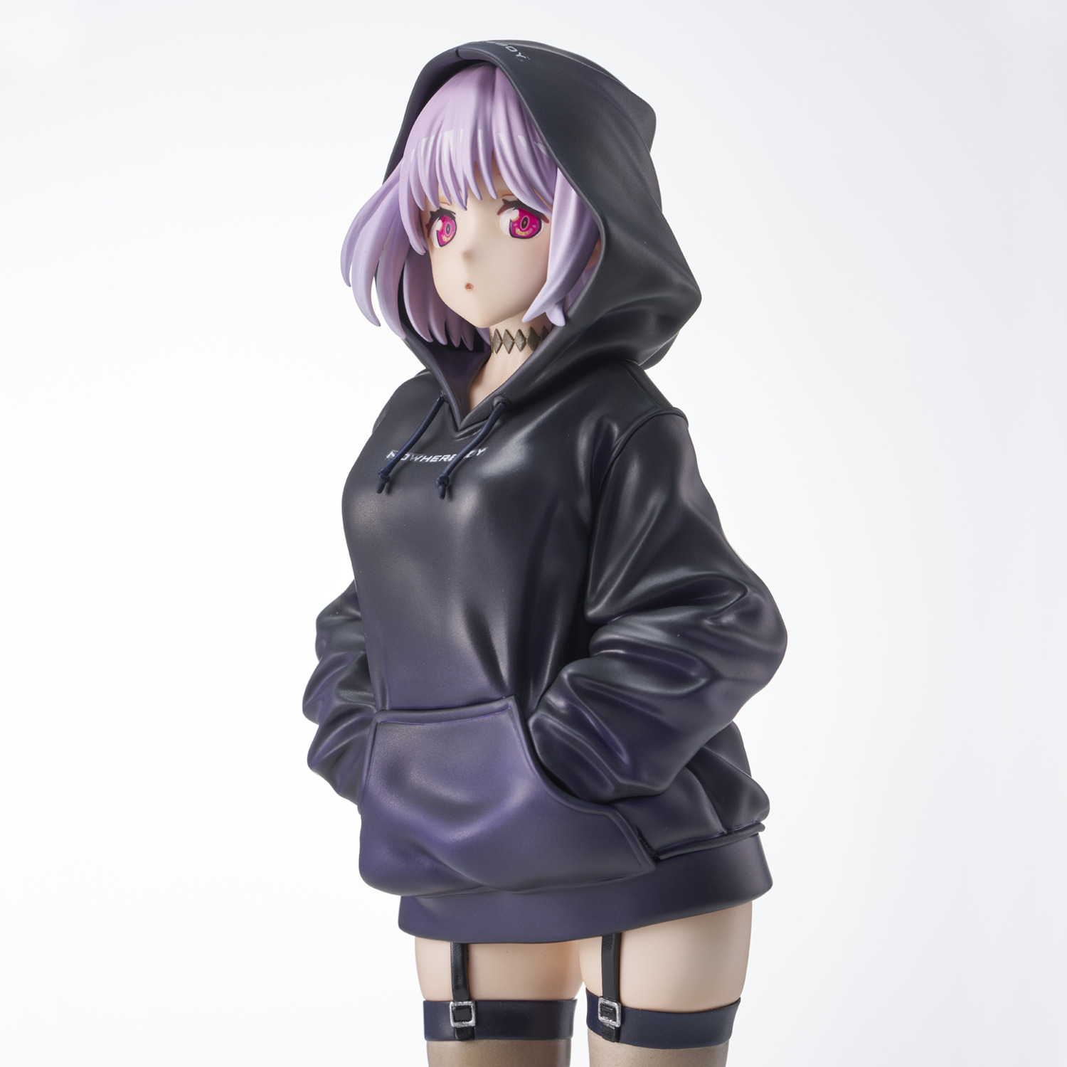 グリッドマンユニバース パーカー 新条アカネ 着用モデル ガーターベルトに包まれた太ももの魅力!『グリッドマン