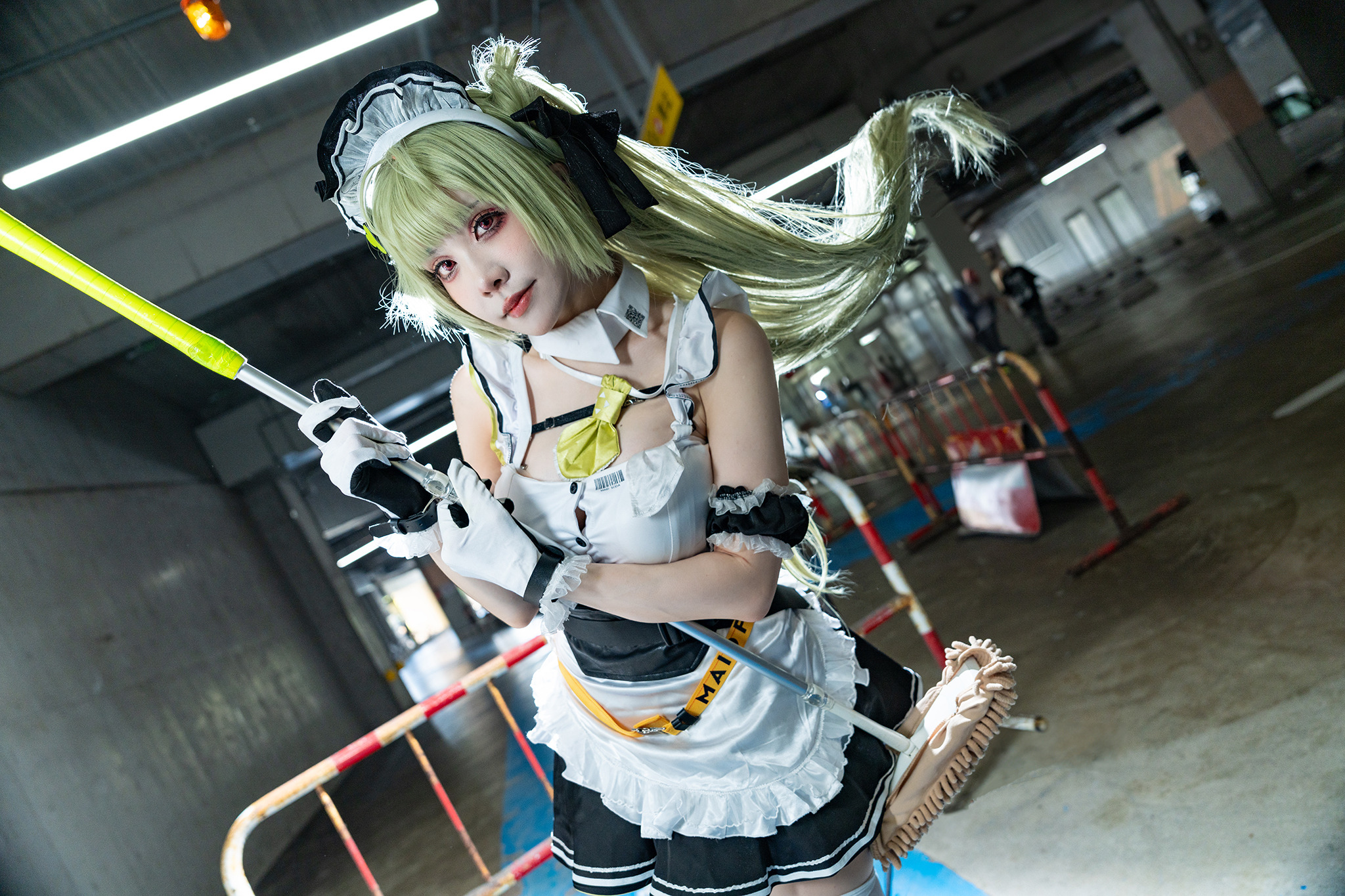 コスプレ】無防備すぎる“お掃除メイド”に目が釘付け！『NIKKE