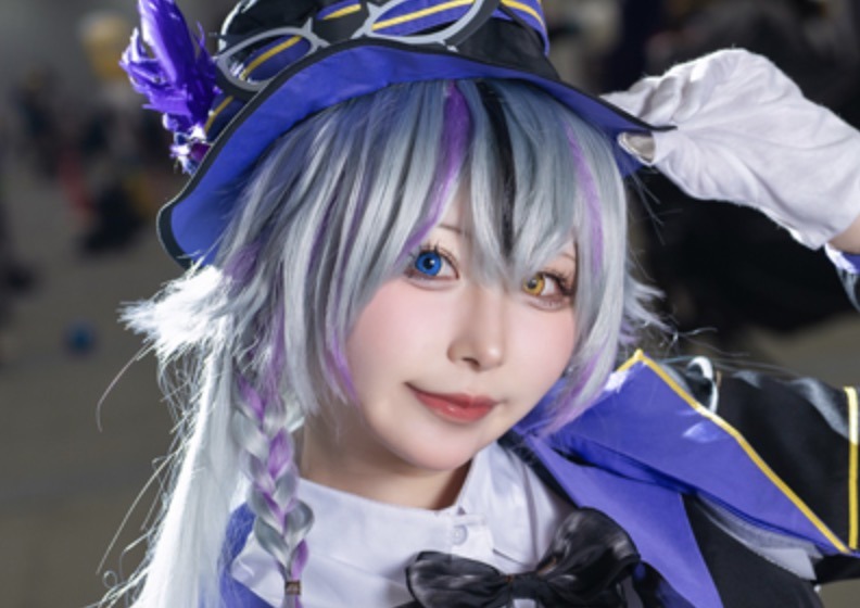 コスプレ】怪盗『NIKKE』ファントムは、背中で魅せる！華麗なる