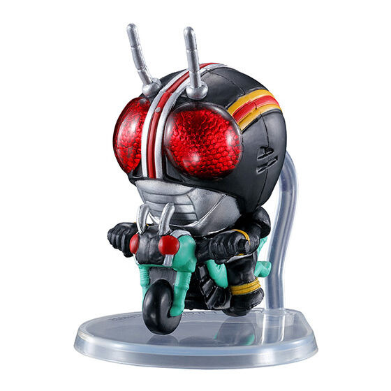 仮面ライダー」がバイクに乗ってライドアクション！クウガや
