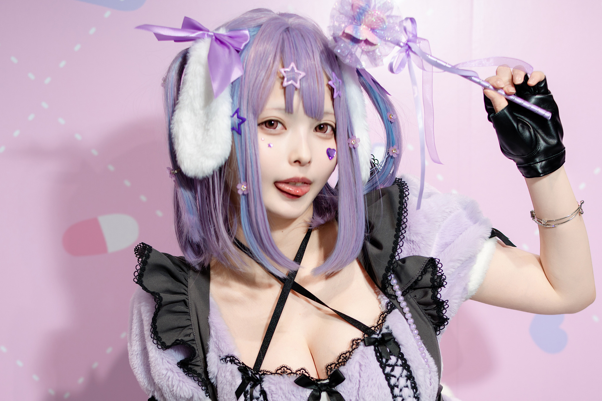 美女コスプレイヤーを原宿で発見！時に妖艶、大胆不敵な