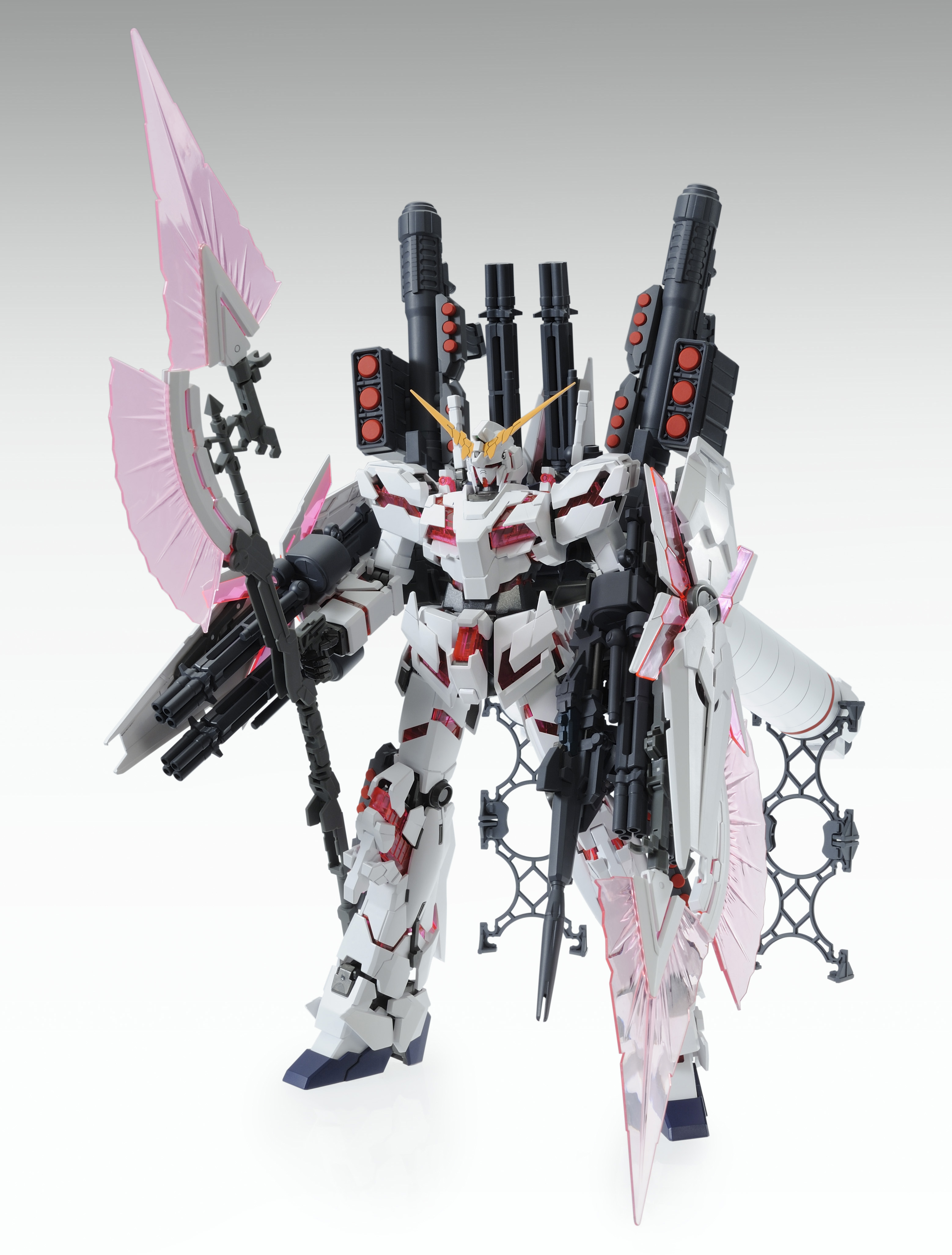 ep7に登場する赤いサイコフレームのMG「フルアーマー