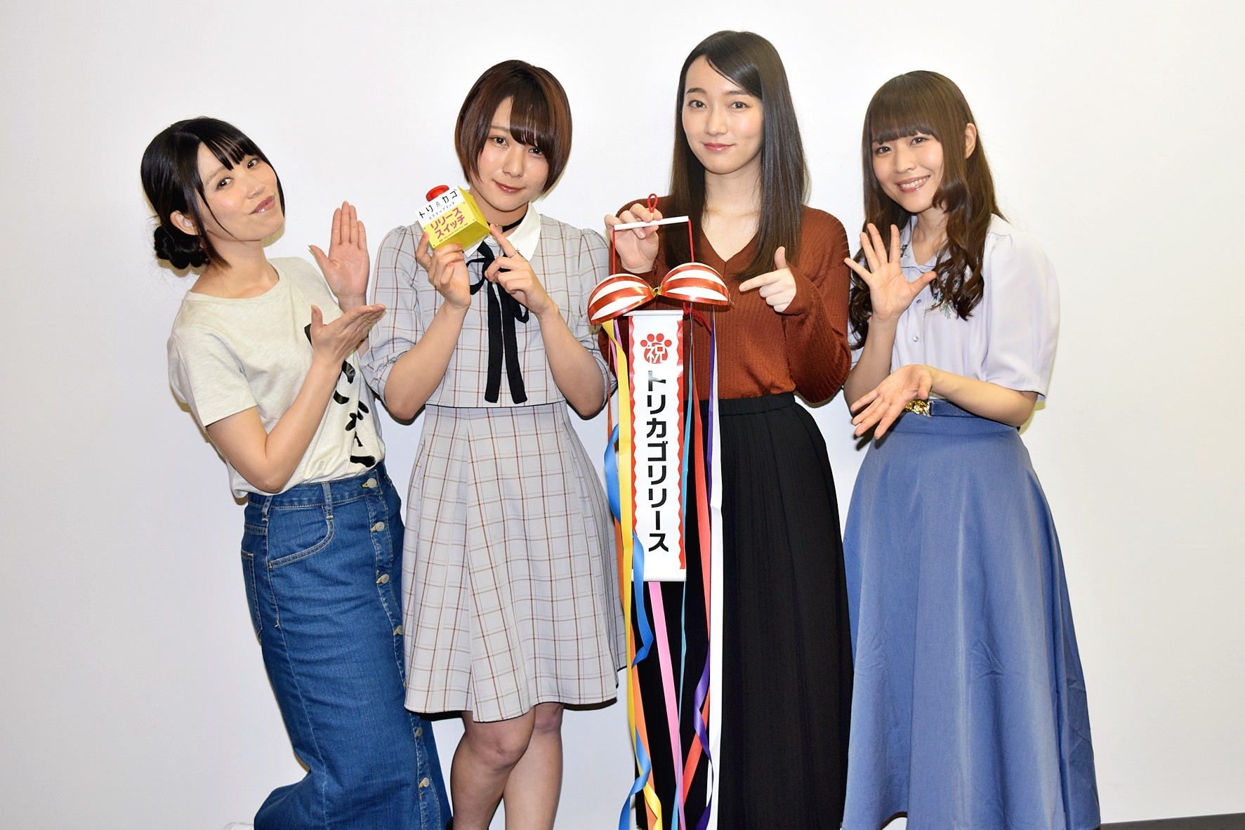 直筆サイン色紙 富田美憂 桑原由気 末柄里恵 トリカゴ スクラップマーチ 声優 トリカゴ スクラップマーチ』声優・富田美憂さん、藤田茜さん