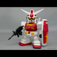 SD「RX-78-2 ガンダム」と「 RX-75 ガンタンク」がジャンボソフビに!懐かしのゲーム『V作戦始動』を彷彿とさせる“2Pカラー”がニクい