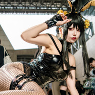 【コスプレ】「SPY×FAMILY」ヨルさんのバニーガール衣装が妖艶すぎる！網タイツからくりだす蹴りもド迫力【写真8枚】