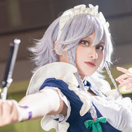 【コスプレ】編みタイツをはいた太ももに忍ばせたナイフのチラ見せ具合が絶妙！人気キャラがキレのあるポーズを披露【写真8枚】