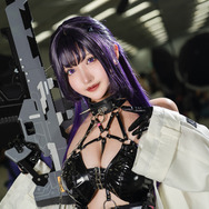 【コスプレ】挑発的なボンデージファッションがダークな魅力を引き立てる！スタイル抜群の『NIKKE』ミハラに熱視線【写真8枚】