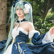 【コスプレ】10代美女レイヤーの初々しいコスに心が洗われる！初音ミクの可憐で儚いドレス姿が可愛すぎた【写真9枚】
