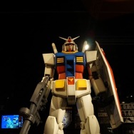 左舷、弾幕薄いぞ！ ホワイトベースの実物大キャプテンシートが那須ハイランドパークに