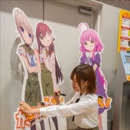 「がっこうぐらし！」聖地オリナスでハロウィンコラボイベント実施 高橋李依、木村珠莉が登場