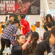 「がっこうぐらし！」聖地オリナスでハロウィンコラボイベント実施 高橋李依、木村珠莉が登場