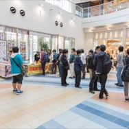 「がっこうぐらし！」聖地オリナスでハロウィンコラボイベント実施 高橋李依、木村珠莉が登場