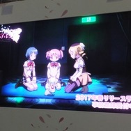 「マギアレコード」ブースでは“まどか”や“いろは”がお出迎え！ 劇場版3作品も大型モニタで上映