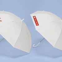 雨の日でも安心、タイトー「スペースインベーダーモデル ビニール傘」今年も無料貸出
