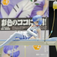 綾波レイ、アスカの大型造形物も！「エヴァワンフェス」珠玉の作品が大集結、放送30周年を記念した特別コラボ企画の様子をお届け【WF2025夏】
