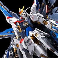 RGガンプラ「ストフリ」「デスティニー」のチタニウムフィニッシュ仕様が再販！ディスプレイを一層華やかにする「光の翼」も同時予約
