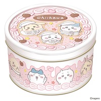 「ちいかわ」クリスマス気分を盛り上げる！個包装のデザインまで可愛い、ホールケーキのような缶とツリー形のお菓子BOXが展開