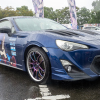 『ウマ娘』の痛車が集結！雨に負けない躍動感を放つ【第九回 天下無双 東西最強痛車決戦 フォトレポ】