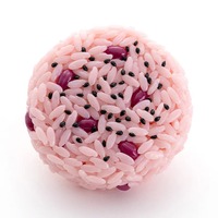 パーツ総数“1776”は目眩がしそう!「赤飯おにぎり」米、小豆、ゴマで組み立てるプラモデルに