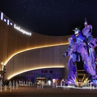「実物大ν(ニュー)ガンダム立像」冬季限定25-26Ver.ライトアップ ※画像はイメージです