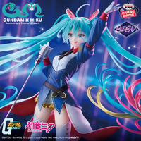 「ガンダム45周年×初音ミク」描き下ろしイラストが立体化！4色グラデーションのツインテールはボリューム満点、金メタリック塗装の豪華衣装