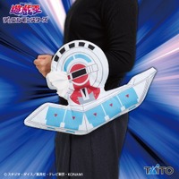 ティッシュをドロー!「遊戯王」より、腕に装着可能な「デュエルディスク」ぬいぐるみと「エクゾディア」フィギュアがプライズ展開
