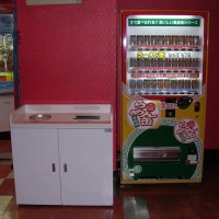 セガのゲームセンターに「らーめん缶」の自販機登場