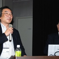 「パックマン」の岩谷徹氏（左）と、「ゲームマシン」の赤木真澄氏（右）