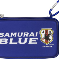 青地に白文字「SAMURAI BLUE」が眩しいサッカー日本代表公式グッズ