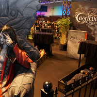 GC 13: コナミ『Castlevania: Lords of Shadow 2』ブースは棺桶に横たわってゲームをプレイ！