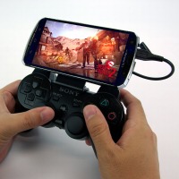 使い慣れたPS3用ゲームコントローラでスマホゲームが楽しめるアタッチメント「コントローラクリップ for Smartphone」が発売