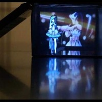体積比34倍の「箱」ビジョンで、初音ミクが「愛・おぼえていますか」を歌う3D映像を表現