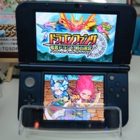 【TGS2015】スマホのローグライク『ドラゴンファング 勇者ドランと時の迷宮』が3DSでも展開決定、なんとブースにはファミコン版も登場!?