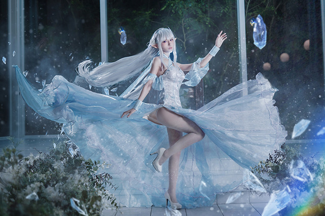 【コスプレ】『リゼロス』へのエミリア(クリスタルドレス)実装を願って…!中国人気レイヤー Shikaの透明感が尊い【写真13枚】 画像