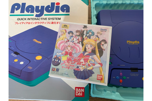 3,000万円を投資したコレクターが語る「セーラームーン」!Vol.10 知る人ぞ知るゲーム機「プレイディア」ー20年以上経っても動くことに衝撃が走る 画像