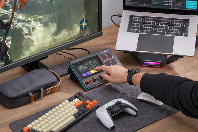 AVerMedia、配信者向けタッチパネル搭載コントロールセンター「AX310」と高音質ダイナミック型マイク「AM330」を5月25日に発売 画像