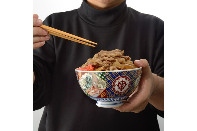 「ガンダム」盛れよ国民！ジオン公国軍モチーフの“牛丼専用どんぶり”登場 画像