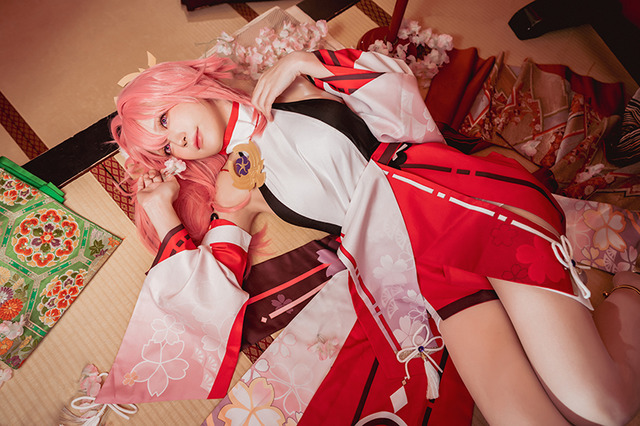 【コスプレ】『原神』大巫女・八重神子が艶やかな美しさ!人気レイヤー・箱ネコ【写真8枚】 画像