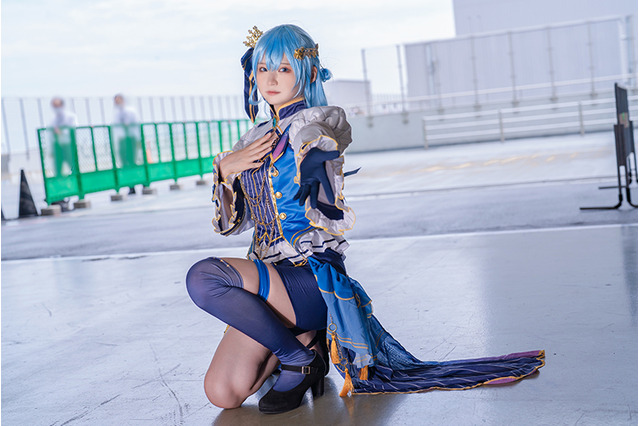 【コスプレ】「コミケ100」に現れたスターの原石!人気レイヤー・うりんが「ホロライブ」星街すいせいコスを披露【写真8枚】 画像