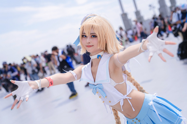 【コスプレ】「コミケ100」マリン風衣装の『FGO』ジャンヌが青空に映える!注目レイヤー・メリー【写真7枚】 画像
