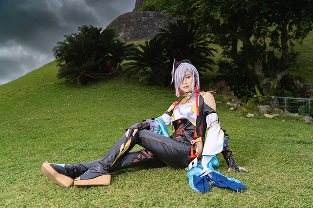 【コスプレ】『原神』申鶴が古戦場に凛々しく美しく立つ!人気レイヤー・まおと【写真17枚】 画像